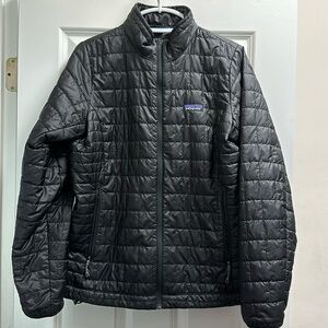Patagonia women’s Nanopuff black jacket Large - small tear on left shoulder